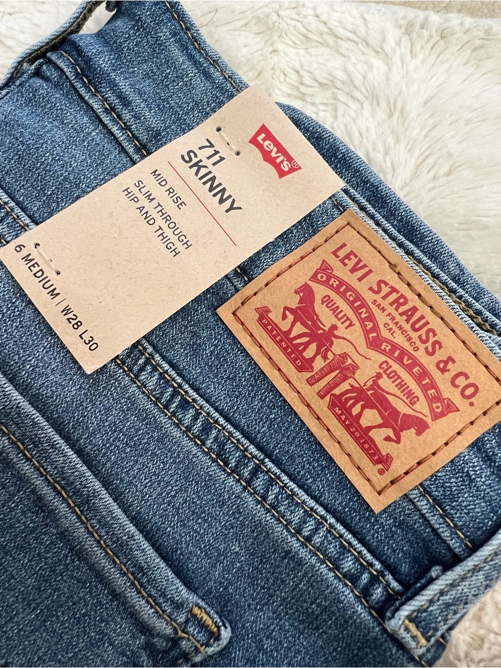 NWT Levi's Skinny Mid-Rise Jeans in Medium Blue Denim with Leather Patch
